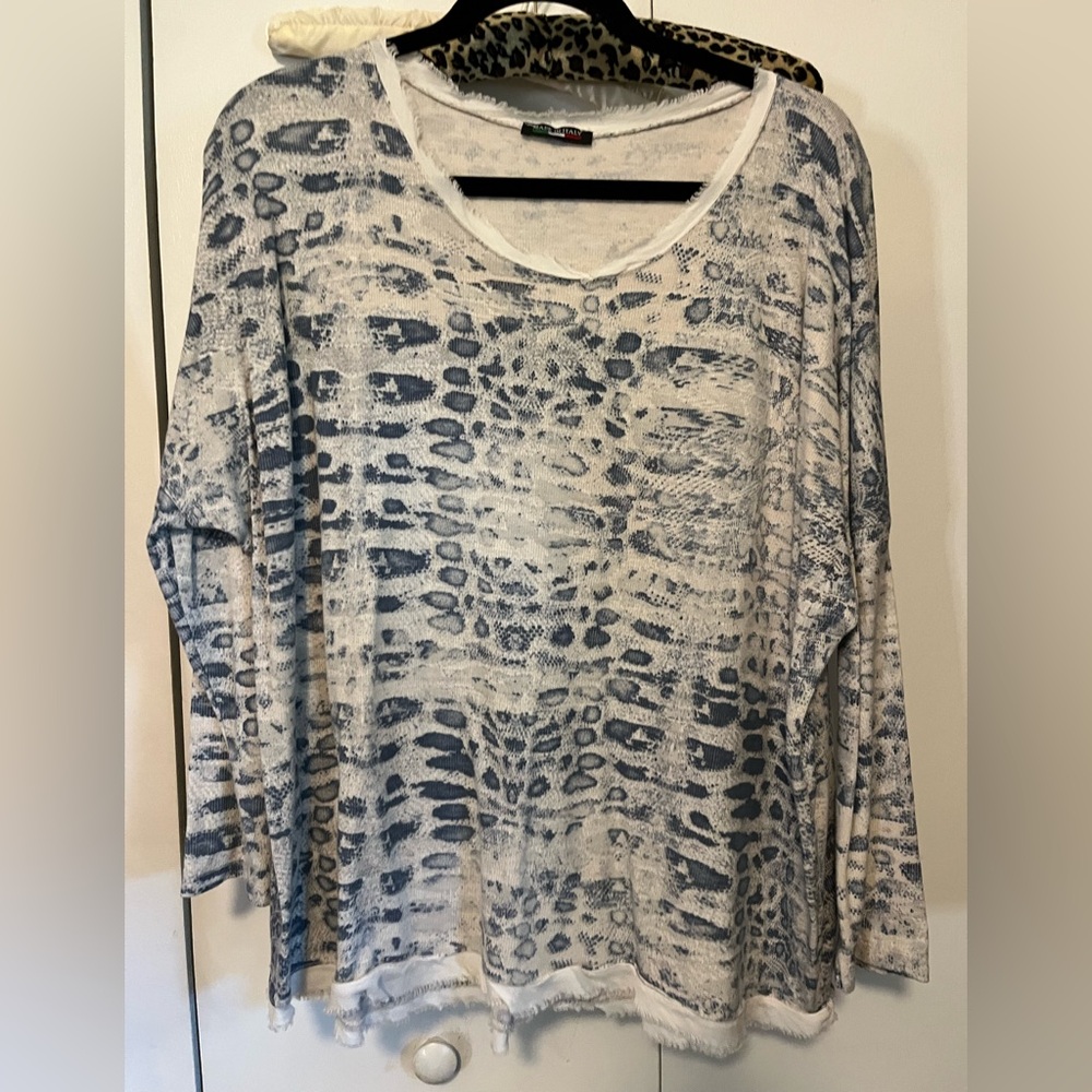 Blue and White Patterned Top Sweater size large NWT